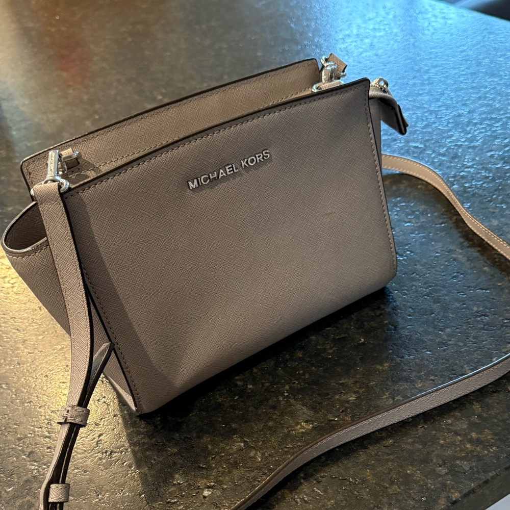 Michael kors crossbody purse gray